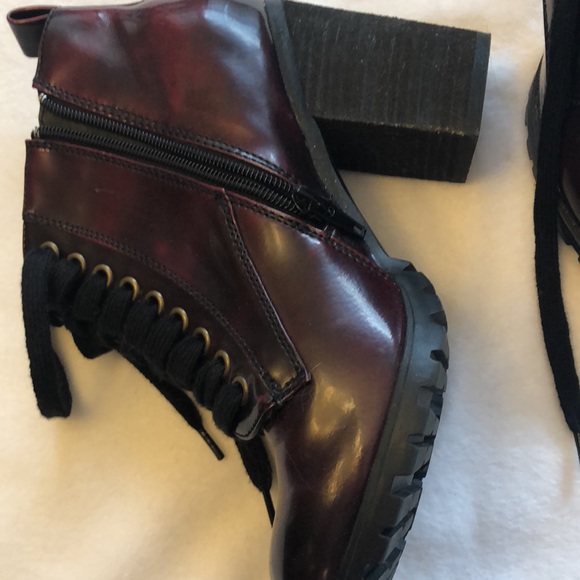 EUC Steve Madden Andie Burgandy Combat Boots. 3 inch heels. Size 6.5. - Picture 2 of 5